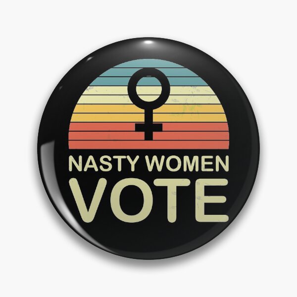 Artikelvorschau, Nasty Woman Shirt Retro Nasty Women Vote Feministische Wahl entworfen und verkauft von TheMattDesigns.