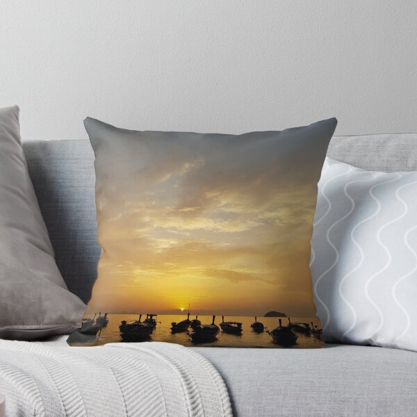 Artikelvorschau, Sonnenaufgang über Booten im Paradies entworfen und verkauft von TH4Designs.