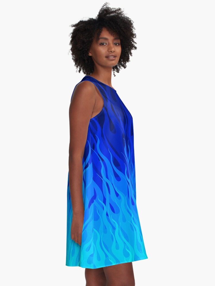 Robe trapèze for Sale avec l'œuvre « Feu et flammes brûlantes cyan