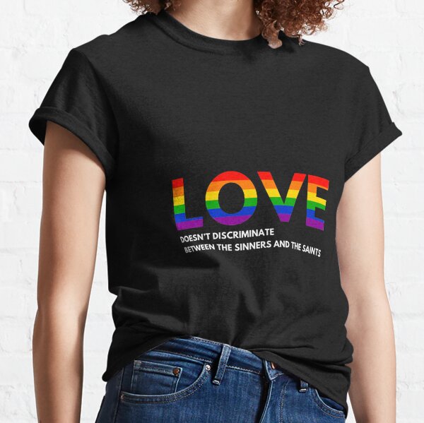 reba mcentire with gay pride shirt