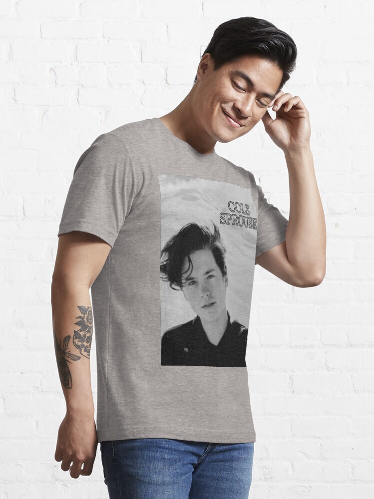 Cole sprouse sin camiseta 2025
