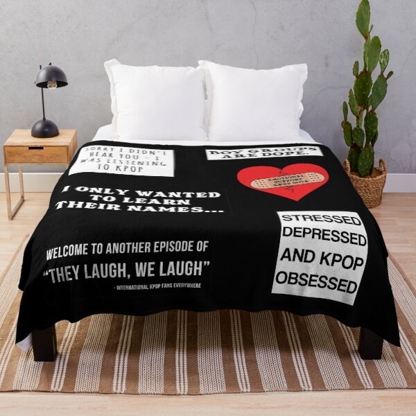 Artikelvorschau, KPOP FAN Fandom Stan Lustige Meme-Zitate [KAUFEN SIE MITTEL ODER GRÖSSER FÜR STICKER PACK] entworfen und verkauft von SugarSaint.