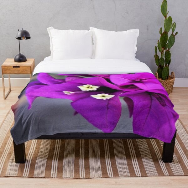 Artikelvorschau, Bougainvillea entworfen und verkauft von Margaret Stevens.