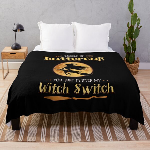 Artikelvorschau, Hexen-T-Shirt Schnallen Sie sich Butterblume Mutter Halloween Hexen Shirt für Männer und Frauen, Geschenk Halloween, Thanksgiving, Weihnachtstag entworfen und verkauft von Relojoaria.