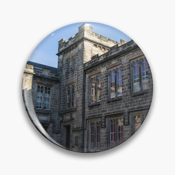 Artikelvorschau, Schatten und Reflexionen - University of Aberdeen Courtyard entworfen und verkauft von Georgia Mizuleva.