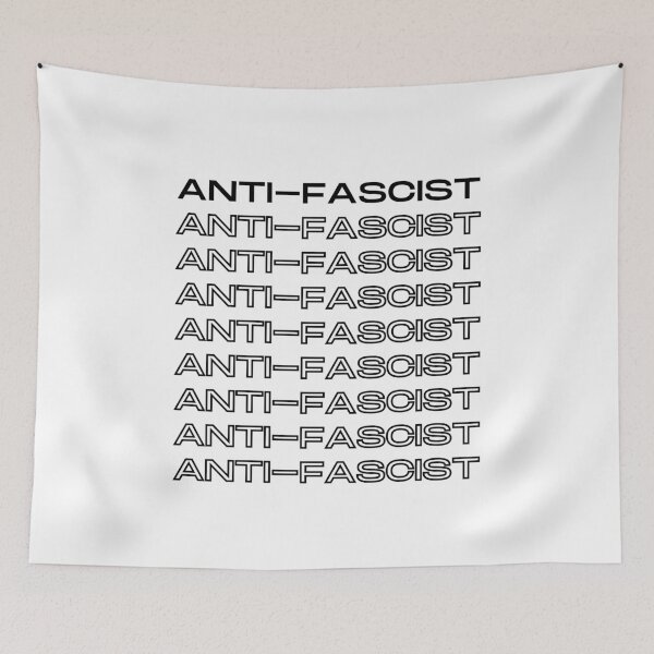 Aperçu de l'œuvre antifasciste (police large, répétition creuse, texte noir) créée et vendue par quinnhopp.