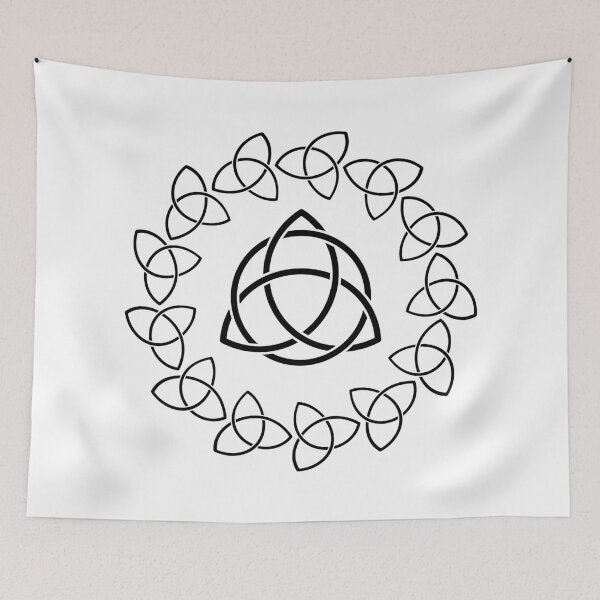 Artikelvorschau, Keltische Knoten, kreisförmig um eine große Triquetra angeordnet. entworfen und verkauft von TyneDesigns.