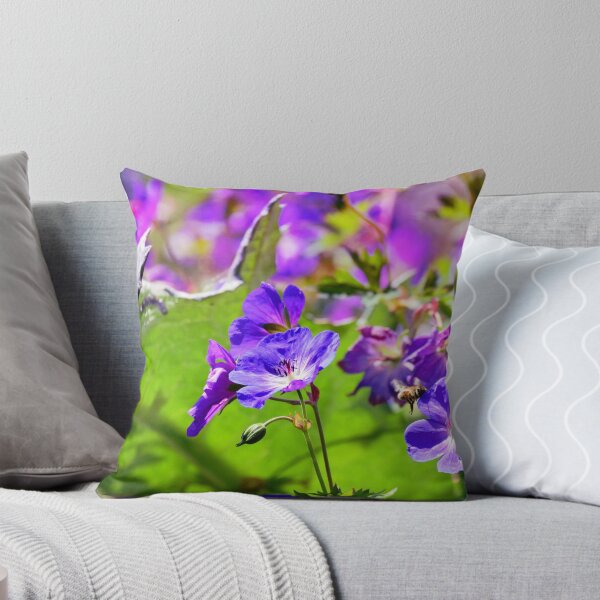 Aperçu de l'œuvre Fleurs de géranium violet créée et vendue par PhotoCDesign.
