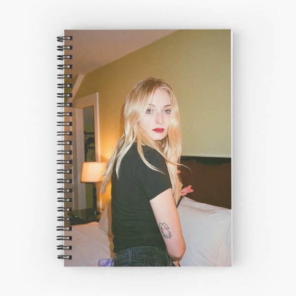 Artikelvorschau, Sophie Turner entworfen und verkauft von ChrissyT95.