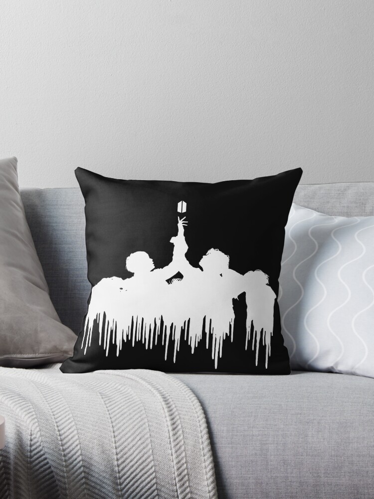 https://ih1.redbubble.net/image.1602336932.3161/throwpillow,small,750x1000-bg,f8f8f8.jpg