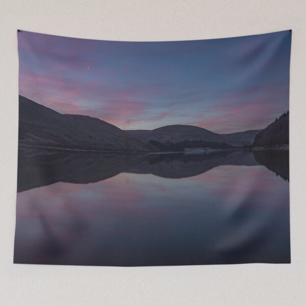 Artikelvorschau, Blaue Stunde am Loch of the Lowes, in der Nähe von Selkirk, Scottish Borders entworfen und verkauft von yourscotborders.