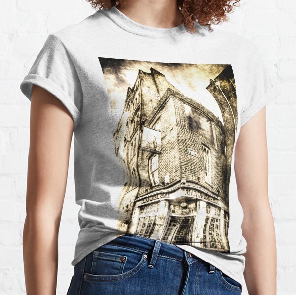Town Of Ramsgate Pub London Vintage Classic T-Shirt