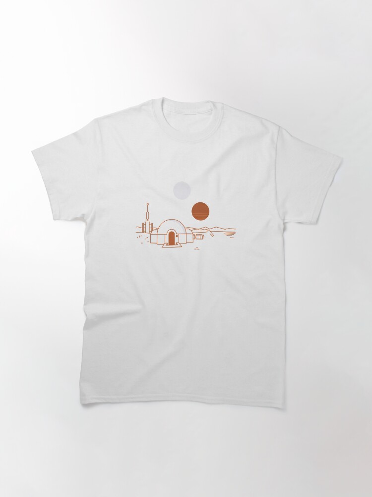 Aperçu 3 sur 7. T-shirt classique avec l'œuvre Voyages d'époque sur Tatooine créée et vendue par chillstudio.