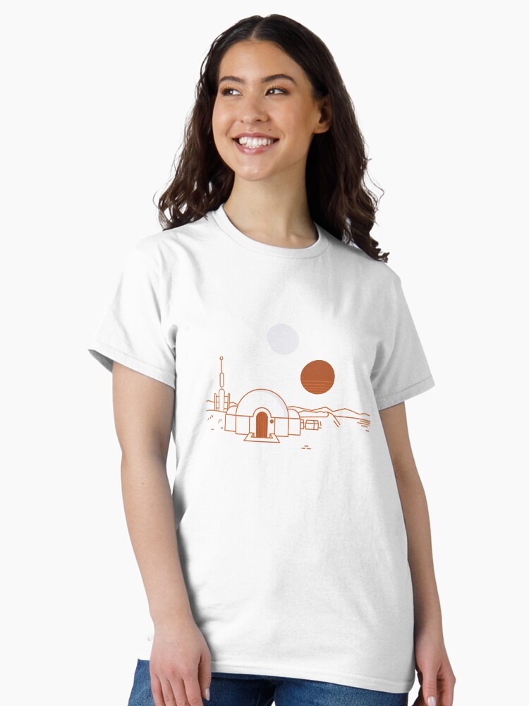Aperçu 2 sur 7. T-shirt classique avec l'œuvre Voyages d'époque sur Tatooine créée et vendue par chillstudio.