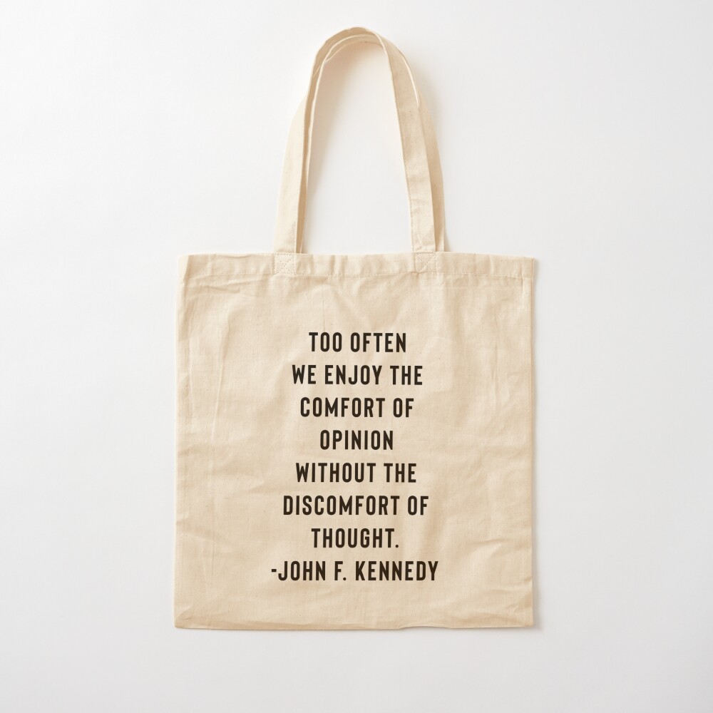 Tote Bag Jfk Citation De John F Kennedy Nous Apprecions Trop Souvent Le Confort De L Opinion Par Stoamart Redbubble