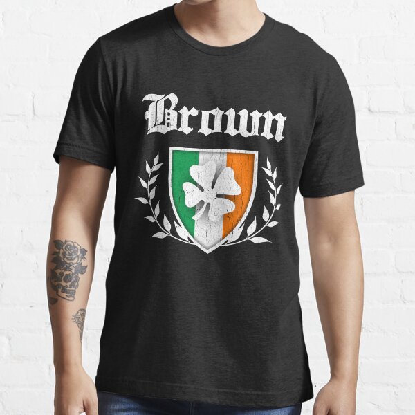 Brown Family Shamrock Crest (vintage distressed) Essential T-Shirt
