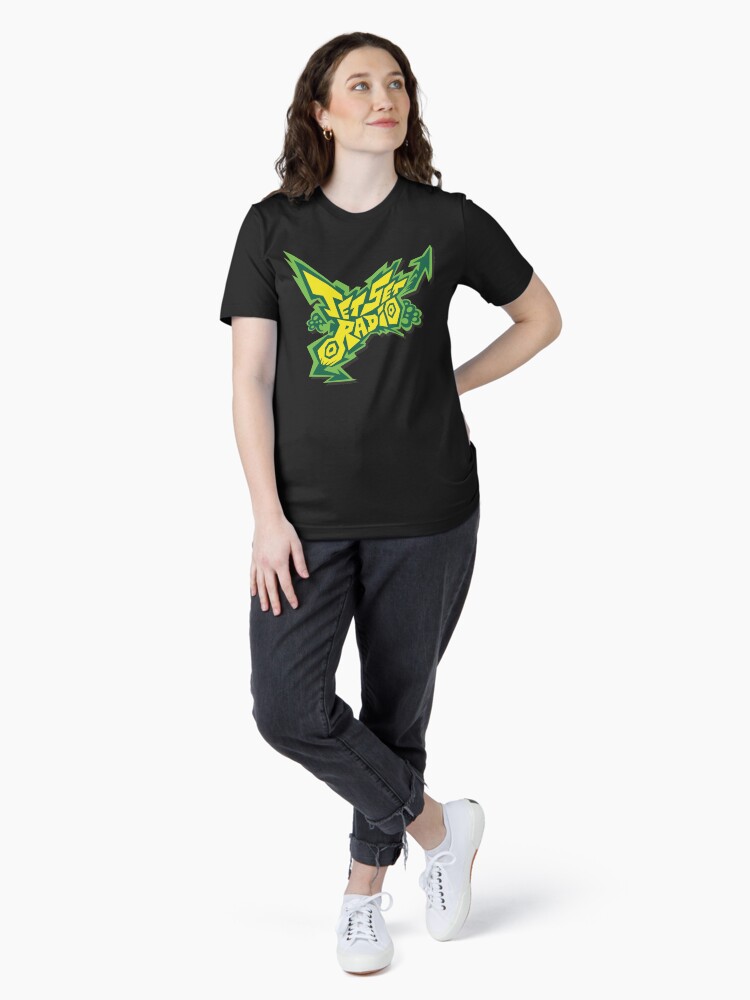 Imagen 4 de 7, Camiseta esencial con la obra solo quema tu casa.
Así es como ruedo aquí en Tokio-a, diseñada y vendida por KUPNOODLE.