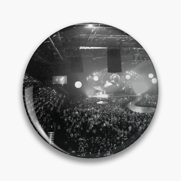 Aperçu de l'œuvre Concert Crowd Panorama créée et vendue par TheTimekeeper.