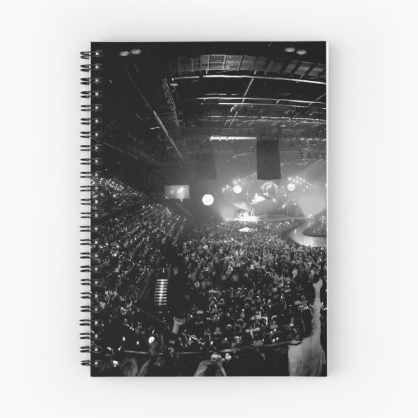 Artikelvorschau, Konzert Menschenmenge Panorama entworfen und verkauft von TheTimekeeper.