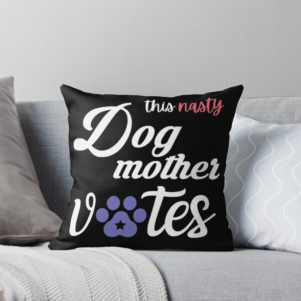 Aperçu de l'œuvre Cette mère de chien méchant vote, cadeau d'élection de maman de chien créée et vendue par FunShirtDesigns.