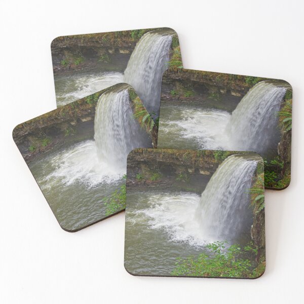 Aperçu de l'œuvre Welsh waterfall créée et vendue par iCimages.net.