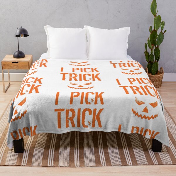 Artikelvorschau, Ich wähle Trick Halloween lustiges Süßes oder Saures beängstigendes Kürbis-Design entworfen und verkauft von doodabobs.