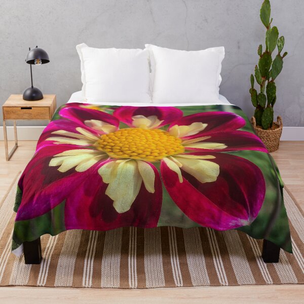 Item preview, Collarette de natillas magenta caliente y amarillo Dalia con florette de disco con patrón de Fibonacci amarillo 064 designed and sold by Bees-n-Flowers.
