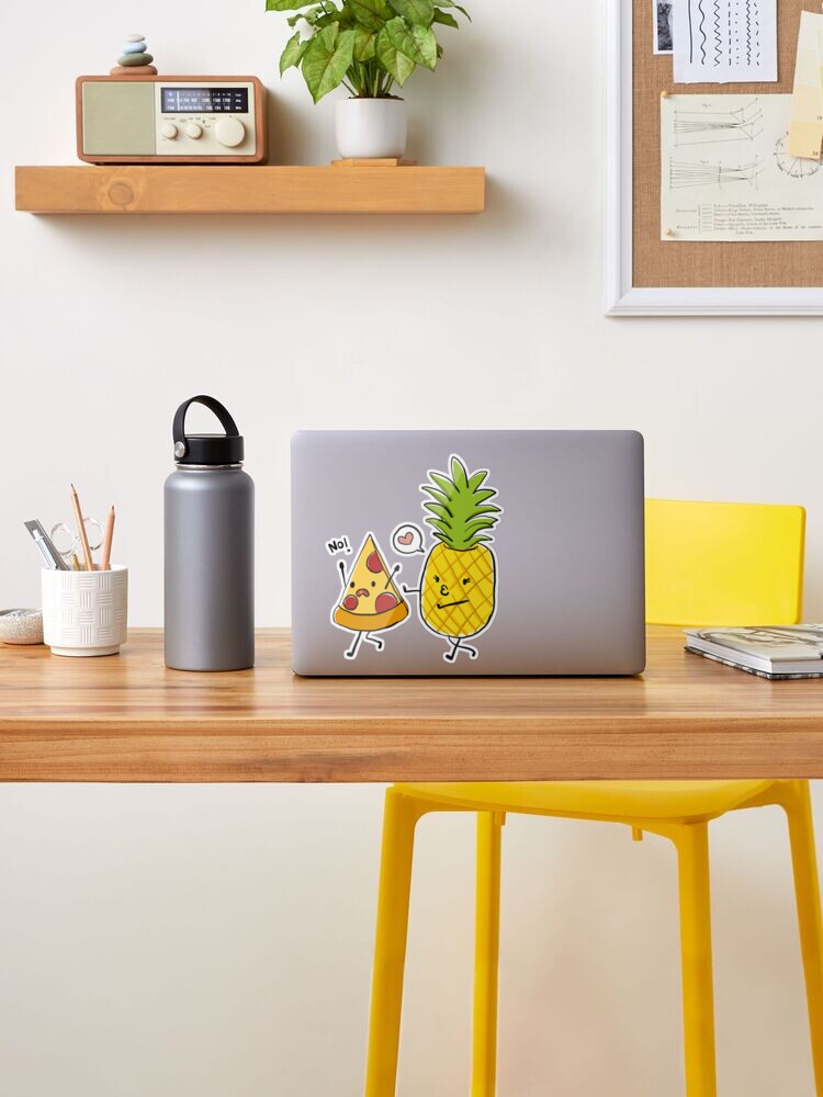 Pineapple on pizza em um notebook positivo! 