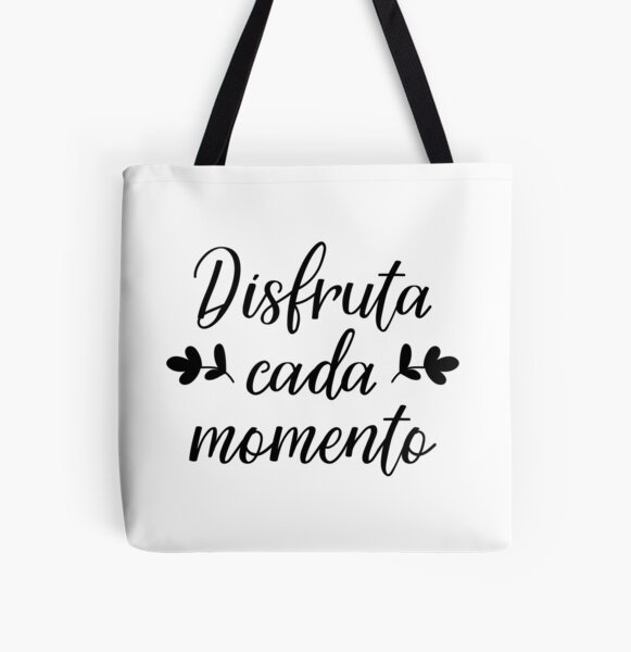 Enjoy every moment - in Spanish. Lettering. Disfruta cada momento