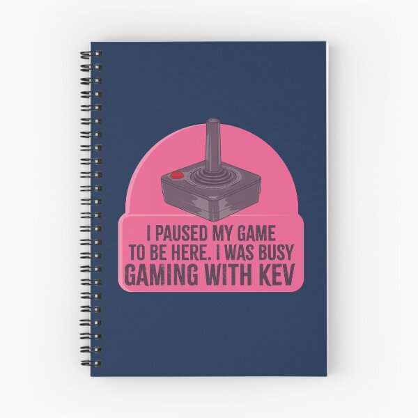 Artikelvorschau, Ich habe mein Spiel unterbrochen, um hier zu sein. Ich habe mit Kev gespielt entworfen und verkauft von Bubsart78.