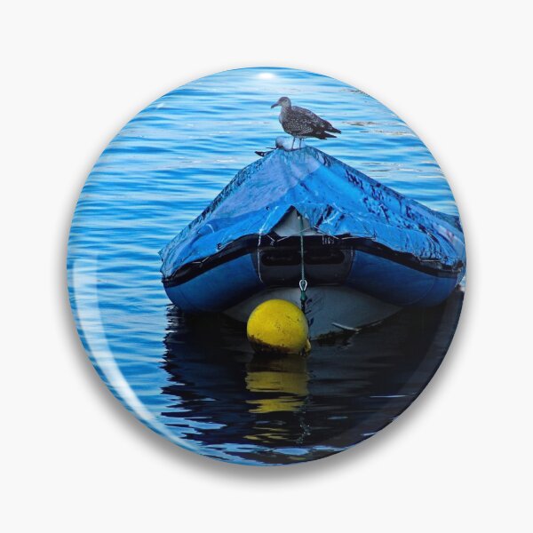 Artikelvorschau, Möwe auf einem verankerten Fischerboot am Wasser entworfen und verkauft von worldways.