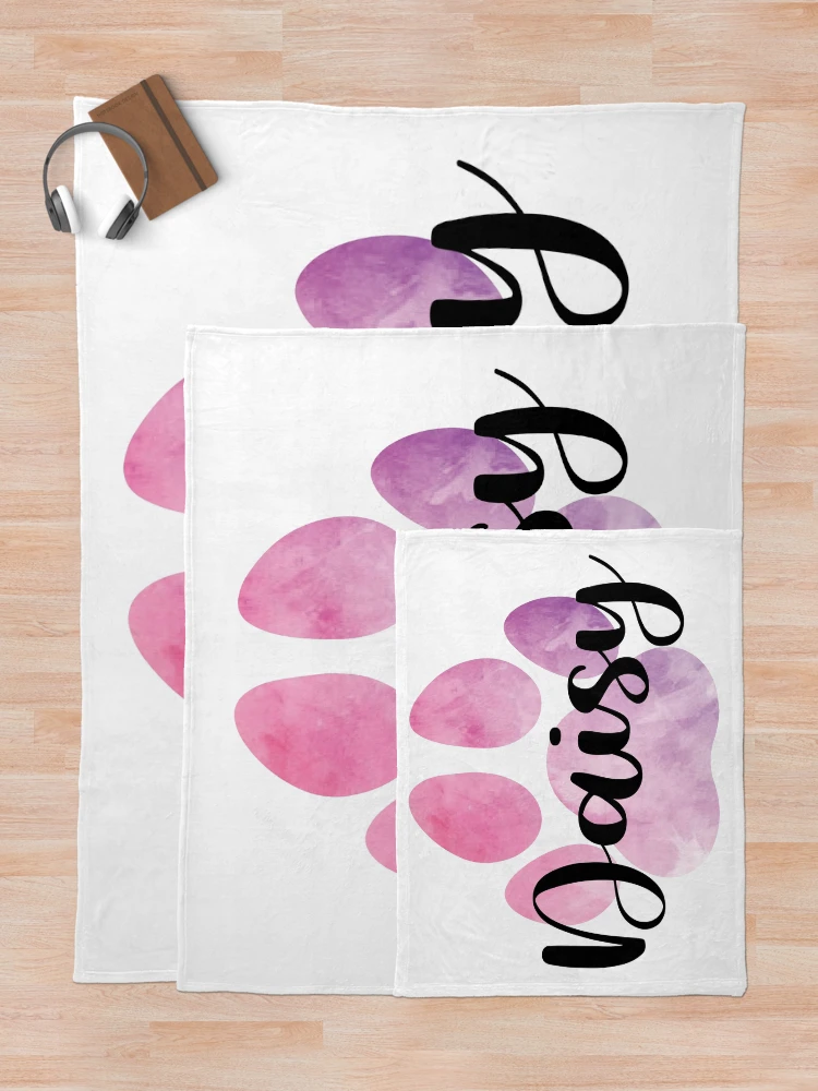Aperçu 5 sur 6. Plaid avec l'œuvre Daisy Pink Pet Name Paw Print créée et vendue par B-RAD-Designs.