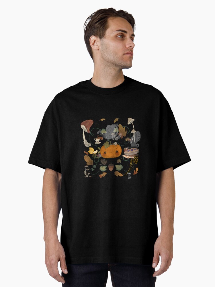 Aperçu 1 sur 7. T-shirt oversize avec l'œuvre Petite Citrouille fête l’Automne créée et vendue par Lulubellule.