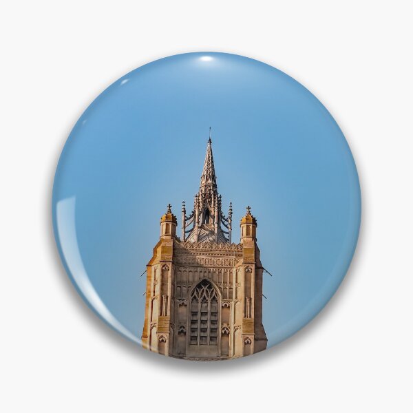 Artikelvorschau, St Peter Mancroft church spire against a bright blue sky in the city of Norwich in Norfolk entworfen und verkauft von yackers1.