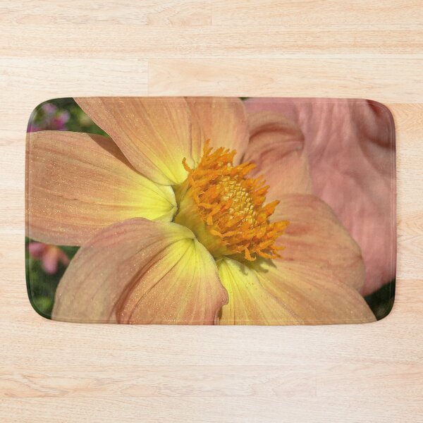 Artikelvorschau, Orange-rosa Mischung zu leuchtend gelben einzelnen Dahlienblüten mit gelber Fibonacci-Spiralscheibe Floret 075 entworfen und verkauft von Bees-n-Flowers.