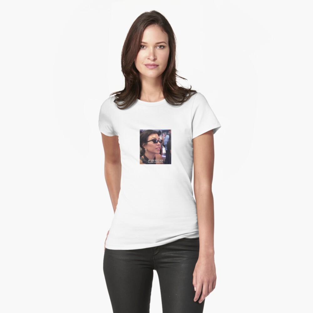 Aperçu de l'œuvre T-shirt moulant créée et vendue par Peytoncrest.