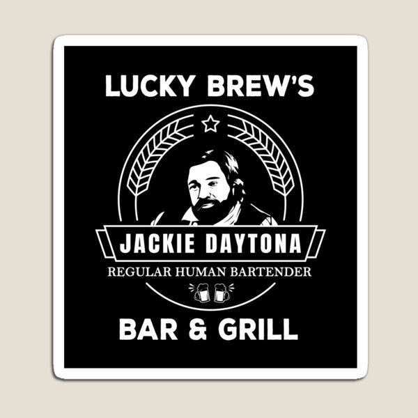 Aperçu de l'œuvre Jackie Daytona - T-shirt Lucky Brew's Bar and Grill - Ce que nous faisons dans l'ombre créée et vendue par silverhexagon.