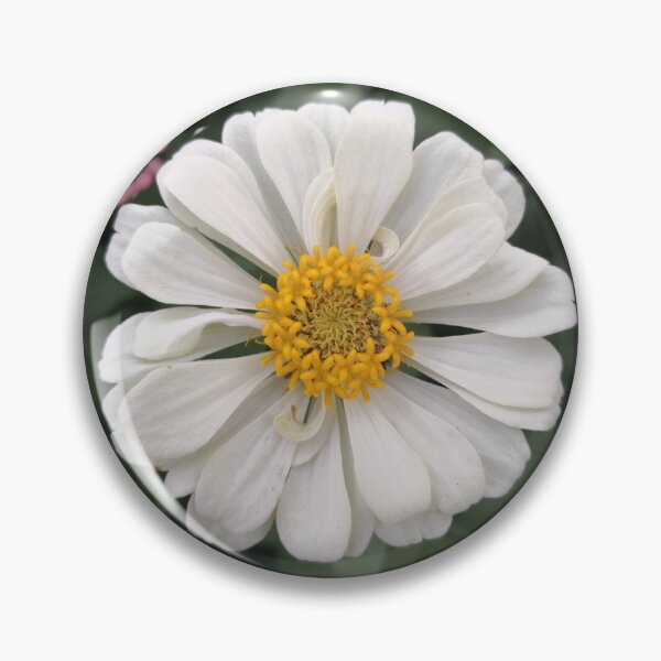 Artikelvorschau, Zinnia Flower Duffle Bags und Merch entworfen und verkauft von Achidesign.