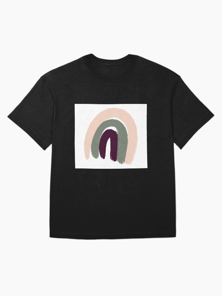 Aperçu 3 sur 7. T-shirt oversize avec l'œuvre Cozy Day Arc-en-ciel illustration créée et vendue par LaetiArts.