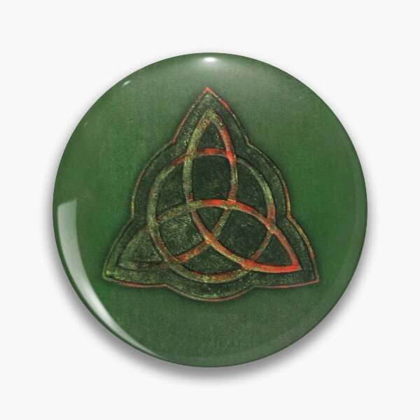 Je voulais rendre hommage à cette conception de nœud triquetra!
© 2019 CBS. ARR. Badge