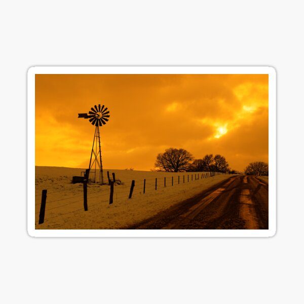 éolienne, paysage neigeux et coucher du soleil Sticker