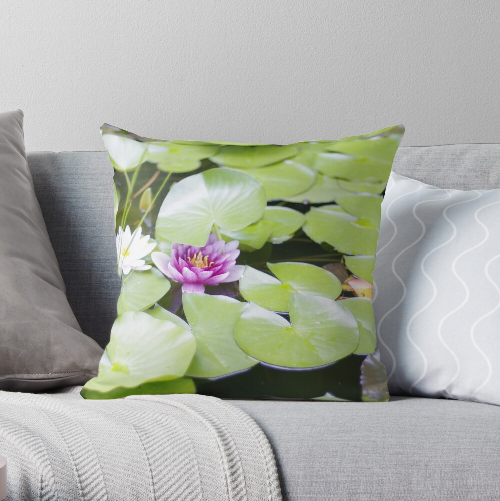 nenuphar 1 Throw Pillow