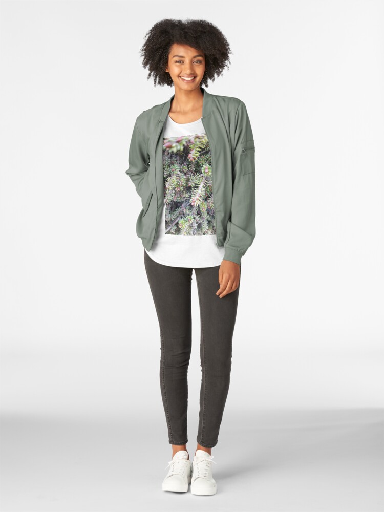 Alternate view of evergreen ever so close Premium Scoop T-Shirt