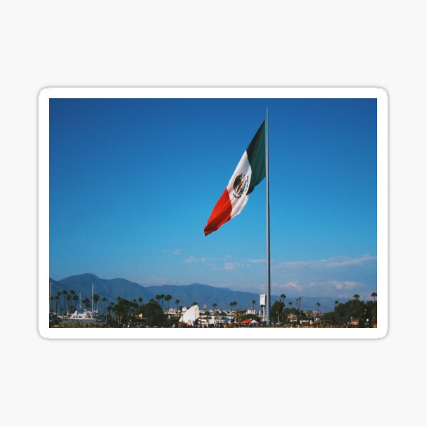 Vista previa del artículo con la obra «Bandera Mexicana y Mounains», diseñado y vendido por aepphotographs.