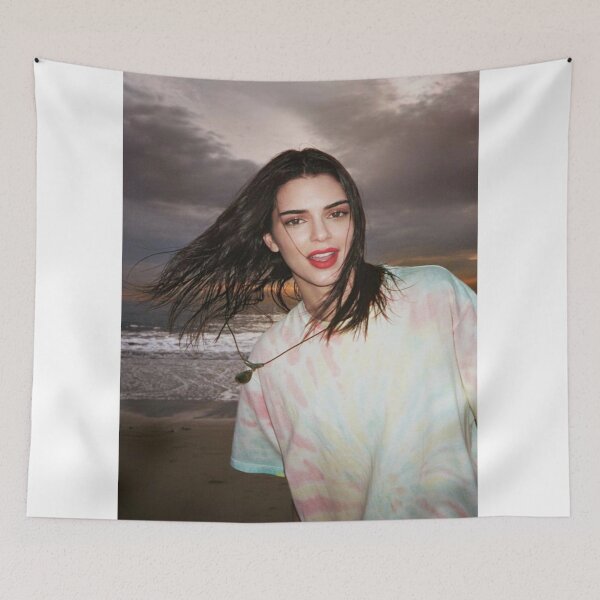 Artikelvorschau, KENDALL JENNER entworfen und verkauft von h-baileyy.