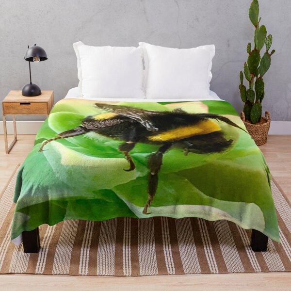 Aperçu de l'œuvre Bumble Bee créée et vendue par PaolinoDesigns.