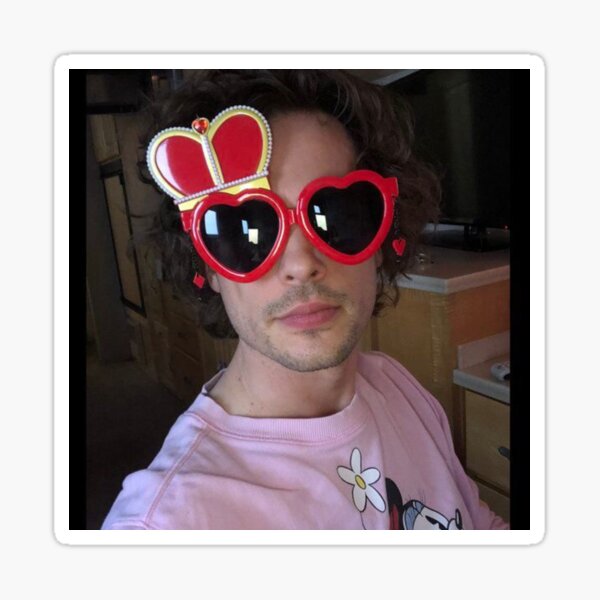 Vista previa del artículo con la obra «Matthew Gray Gubler Selfie», diseñado y vendido por viripasta.