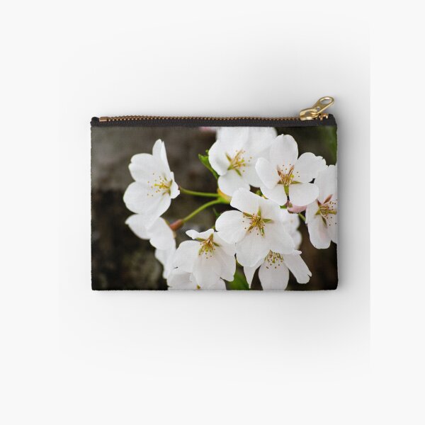 Artikelvorschau, Kirschblütenblüte Nahaufnahme entworfen und verkauft von bittervictory.