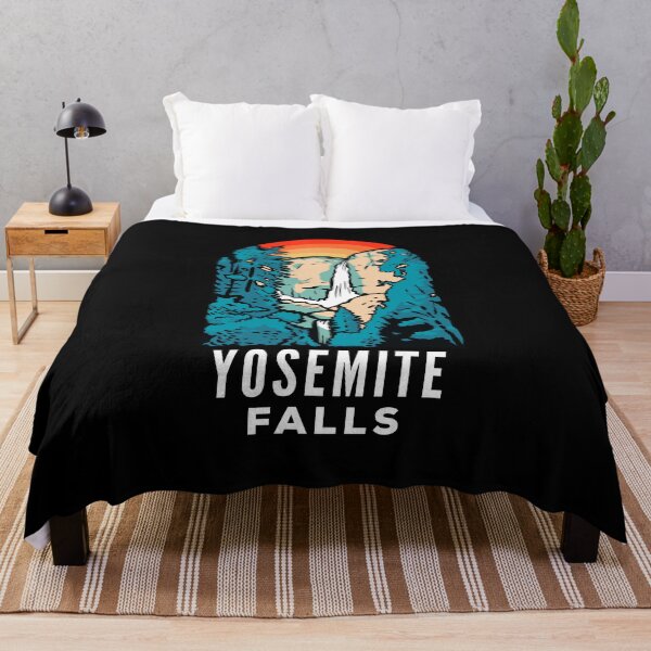 Artikelvorschau, Yosemite Falls Retro Abzeichen entworfen und verkauft von HalpinDesign.