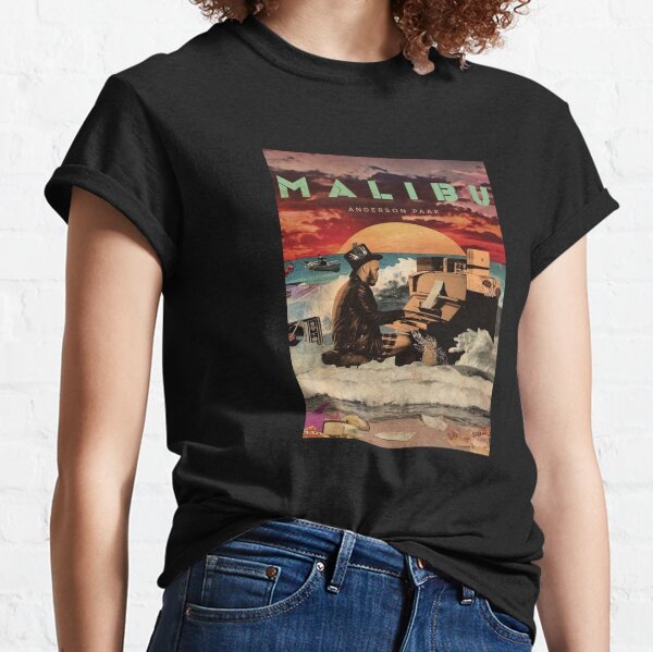 playing piano paaks inthe beach Classic T-Shirt